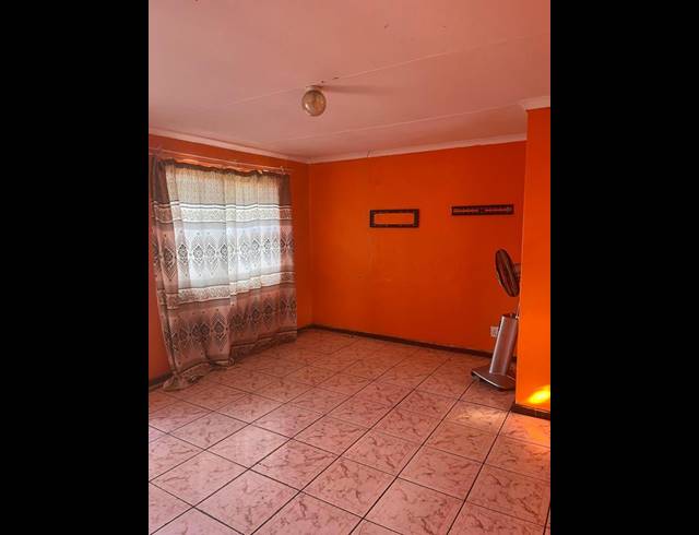 2 BEDROOM HOUSE FOR SALE IN MMABATHO 12